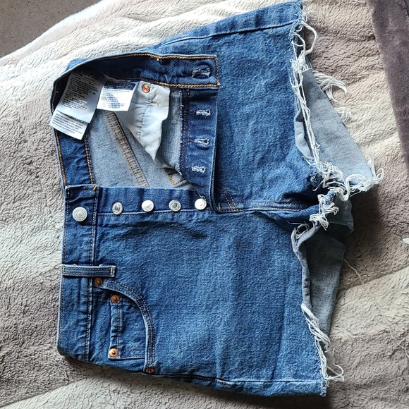 Levi Jean Shorts - Picture 2 of 5